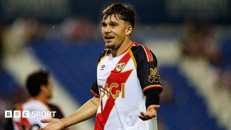 Fulham in talks for Rayo Vallecano defender Ratiu